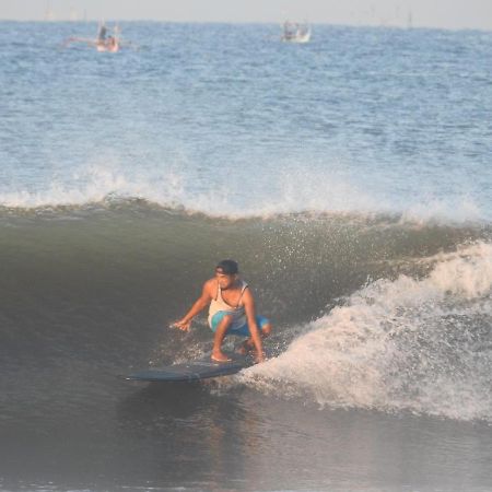 The Point Surfcamp Bali Hotel Pulukan Ngoại thất bức ảnh