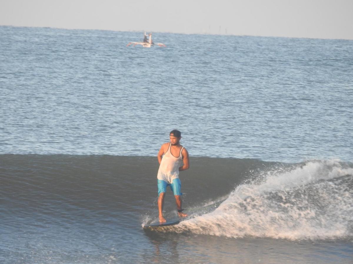 The Point Surfcamp Bali Hotel Pulukan Ngoại thất bức ảnh